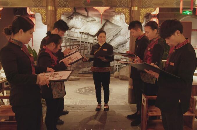 九宮格火鍋加盟店，如何合理為員工安排工作？