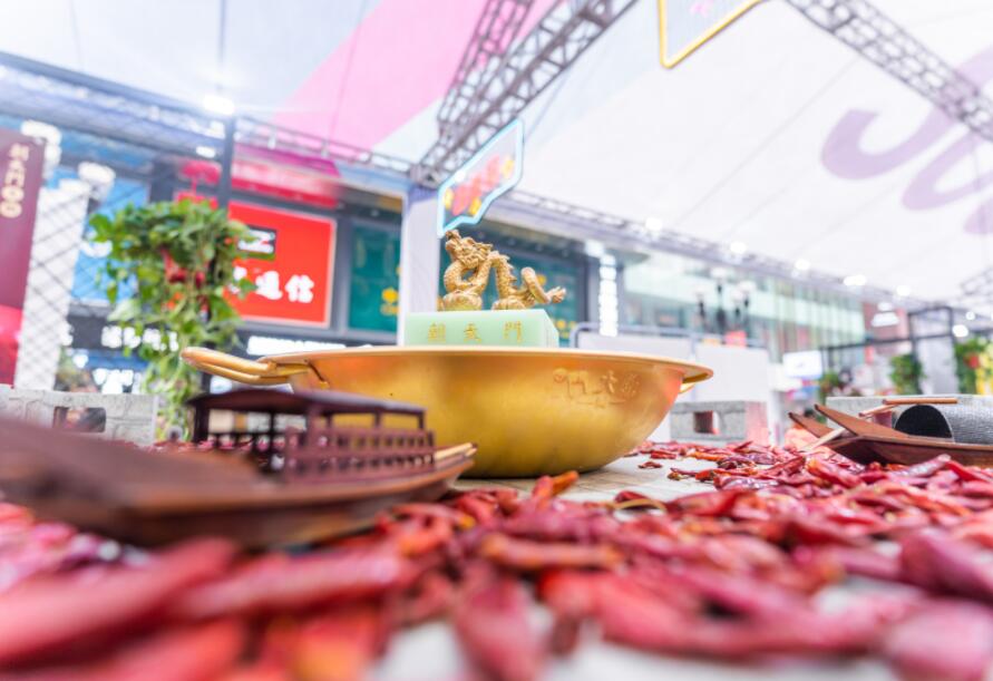 220萬(wàn)能開(kāi)一家多大規(guī)模的火鍋店？