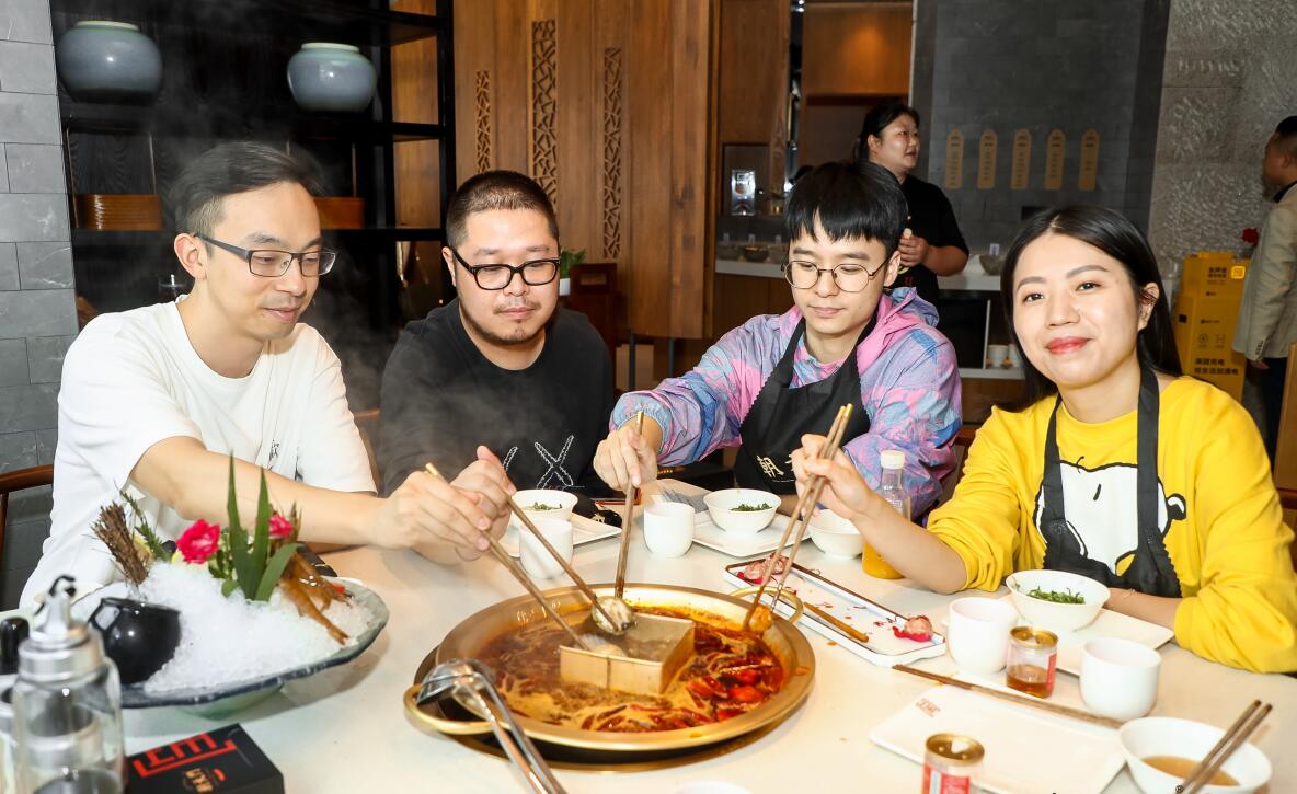 石家莊開(kāi)火鍋加盟店，如何引起市場(chǎng)反響？