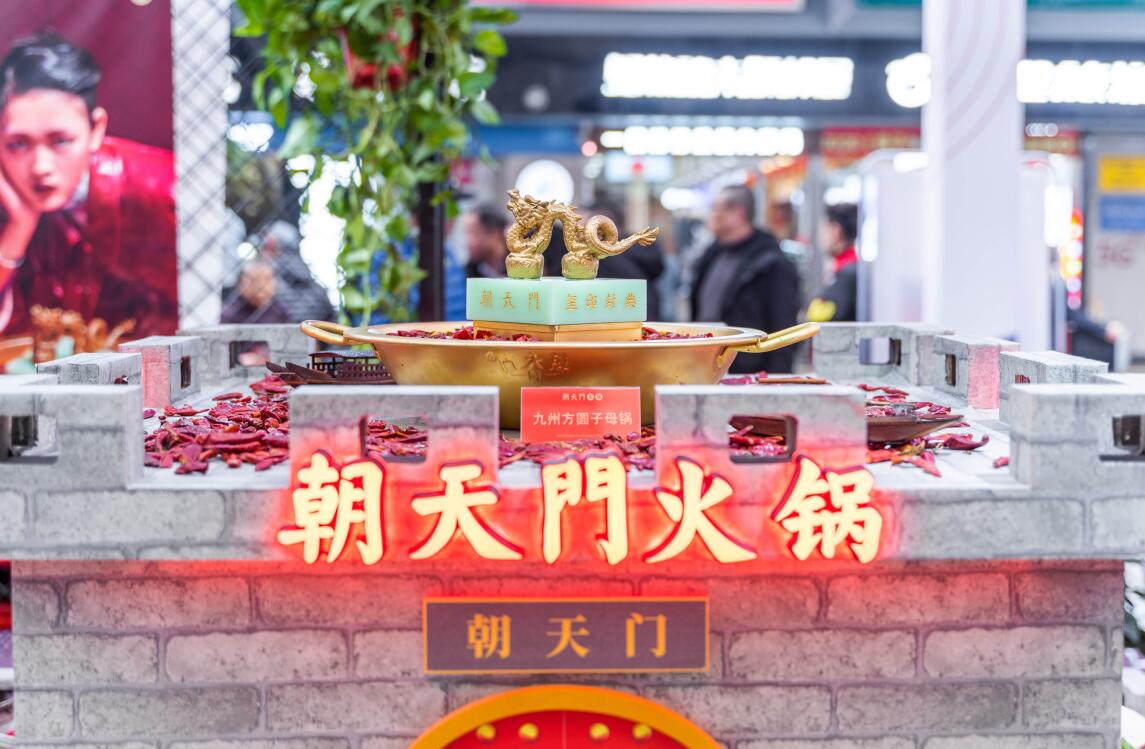 開火鍋加盟店，要學(xué)會(huì)用服務(wù)感動(dòng)顧客！