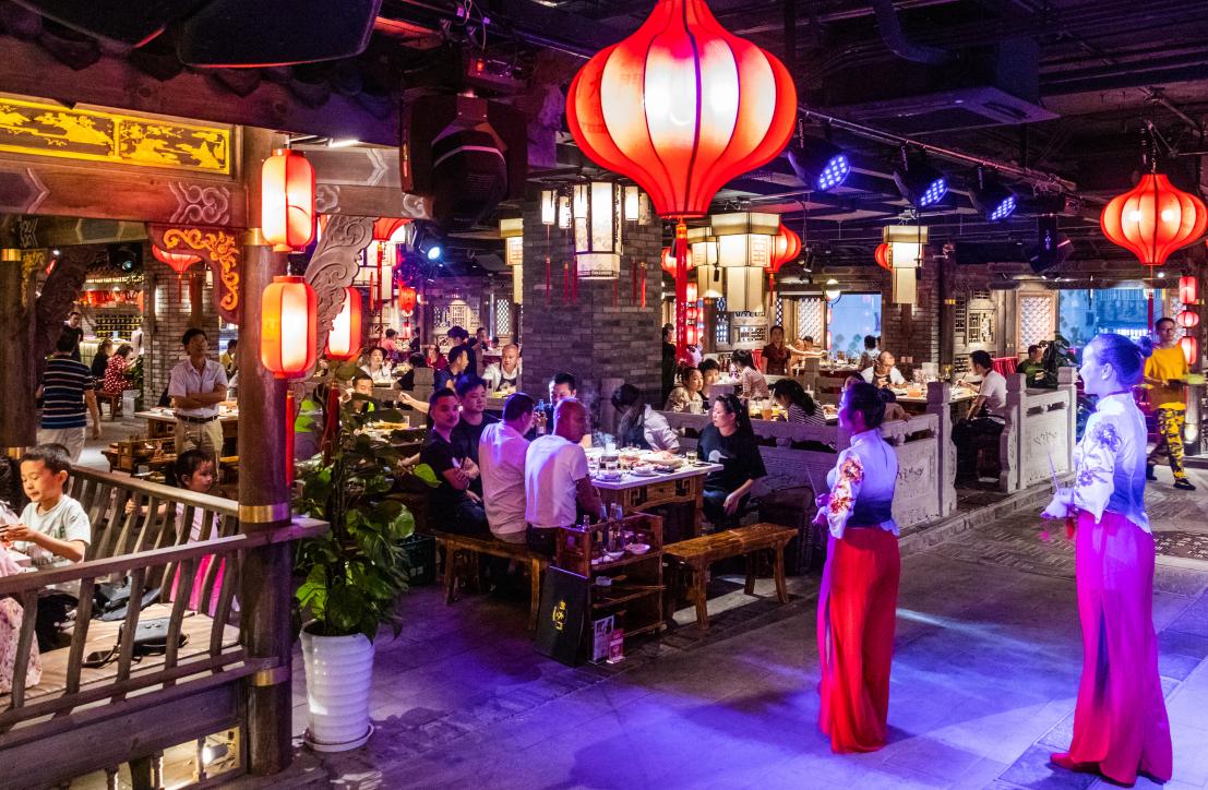 黑河開火鍋加盟店，選明星店還是老品牌？