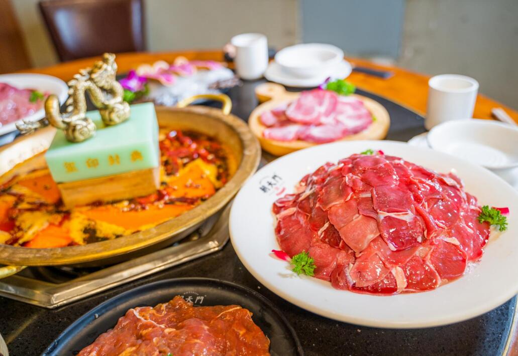 夏天吃火鍋有多痛快？來體驗(yàn)酣暢淋漓的感覺！