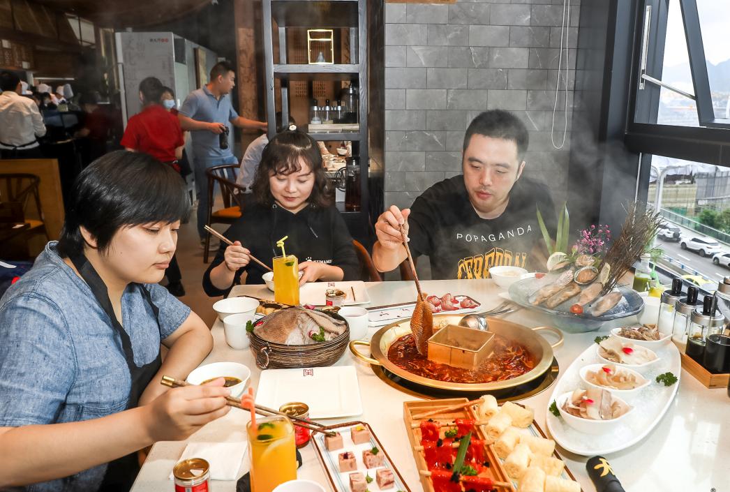 桂林開火鍋加盟店，如何才能擁有穩(wěn)定的客源？