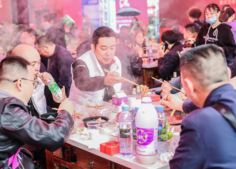 加盟朝天門火鍋如何？營運(yùn)部提供全程保姆式扶持！