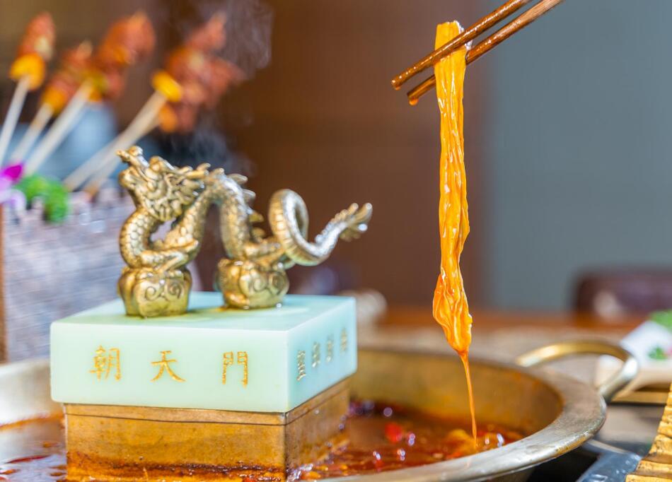 萬(wàn)州開火鍋加盟店，如何讓年輕人產(chǎn)生興趣？