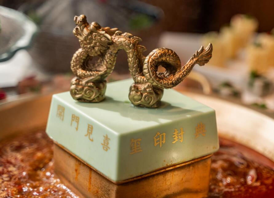 重慶南岸區(qū)開火鍋加盟店，怎樣打造新鮮感？