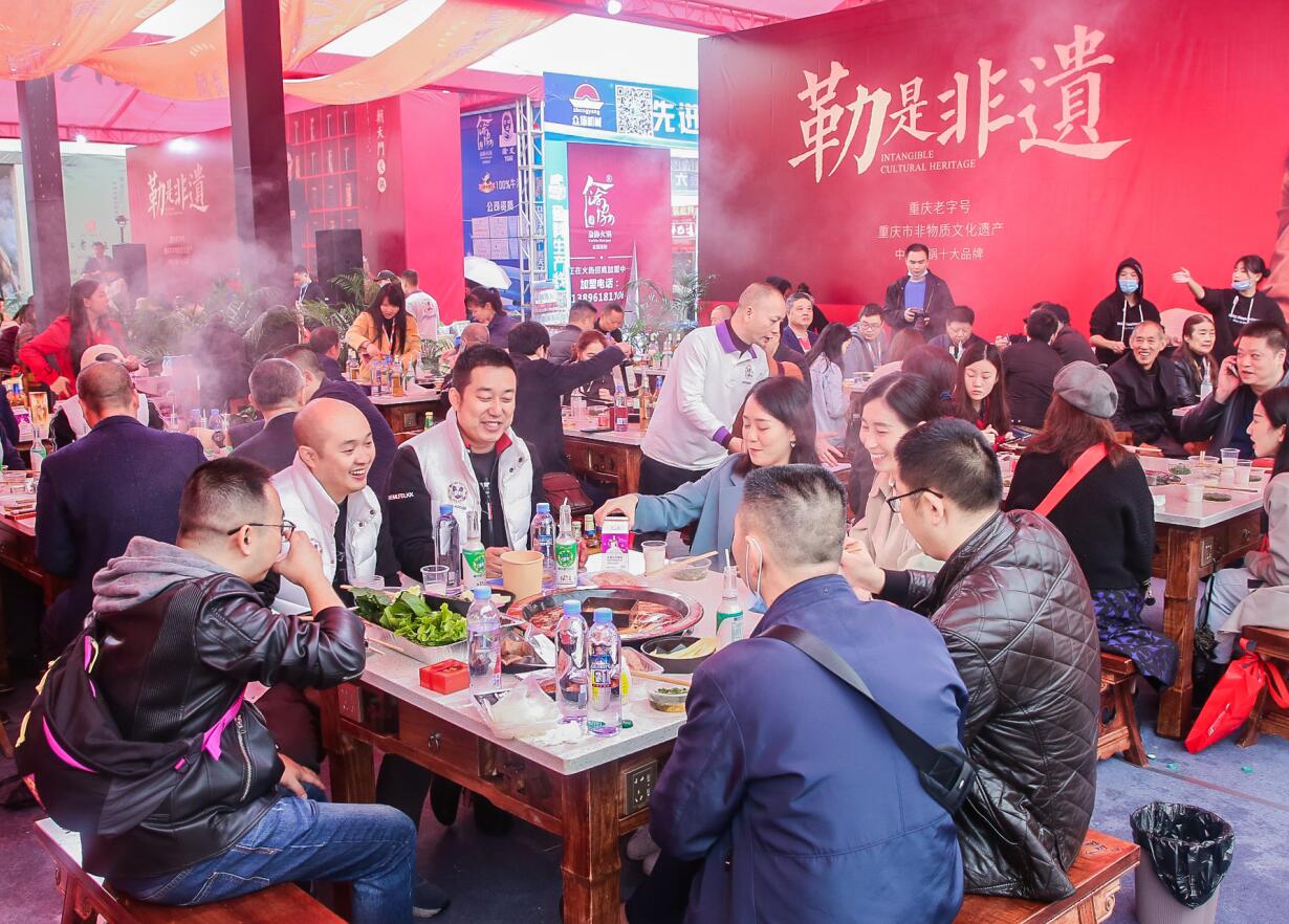 連鎖品牌火鍋加盟，必須從總部購(gòu)買底料嗎？