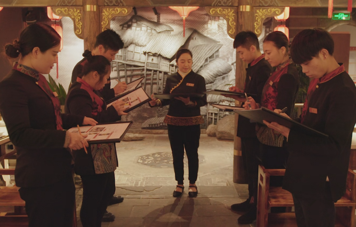 為什么大學(xué)生寧愿沒(méi)工作，也不愿意去當(dāng)服務(wù)員？
