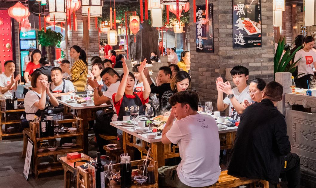 年輕人開始反向消費(fèi)，餐飲業(yè)應(yīng)該如何應(yīng)對(duì)？