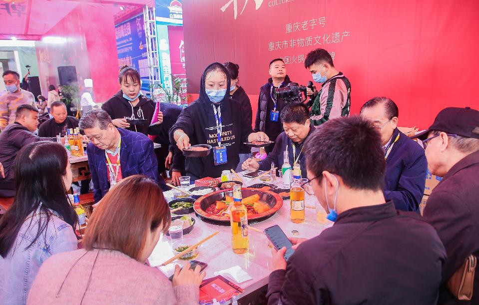 合格的餐飲服務員，到底該是怎樣的？請按這個標準！