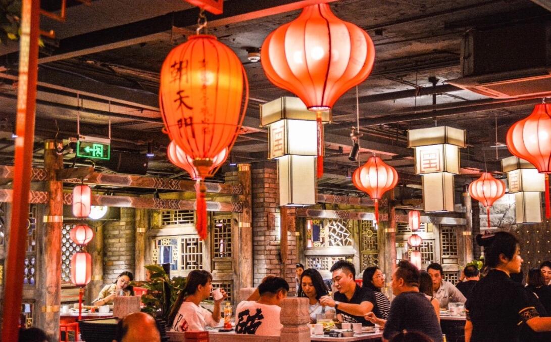五類火鍋店裝修風(fēng)格，時(shí)尚正在路上，經(jīng)典永不過時(shí)！
