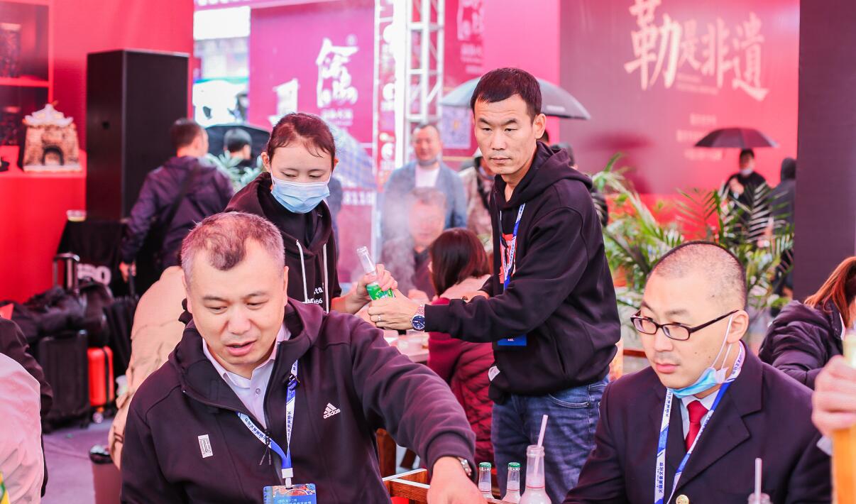 什么樣的店長(zhǎng)？讓一家新開火鍋店，生意如此的好！